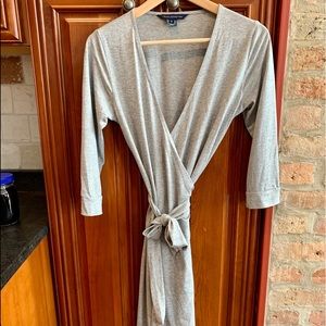 FRENCH CONNECTION 3/4 SLEEVE, LIGHT GREY WRAP DRESS. WOMANS SIZE 8